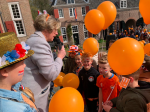 aubade koningsdag Renswoude kasteel ballonnen oranjevereniging burgemeester Petra Doornenbal oranjefestival