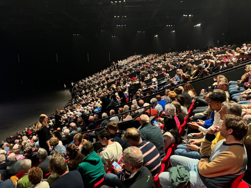 40-45 seniorenuitje Renswoude Oranjevereniging 2024 tribunes