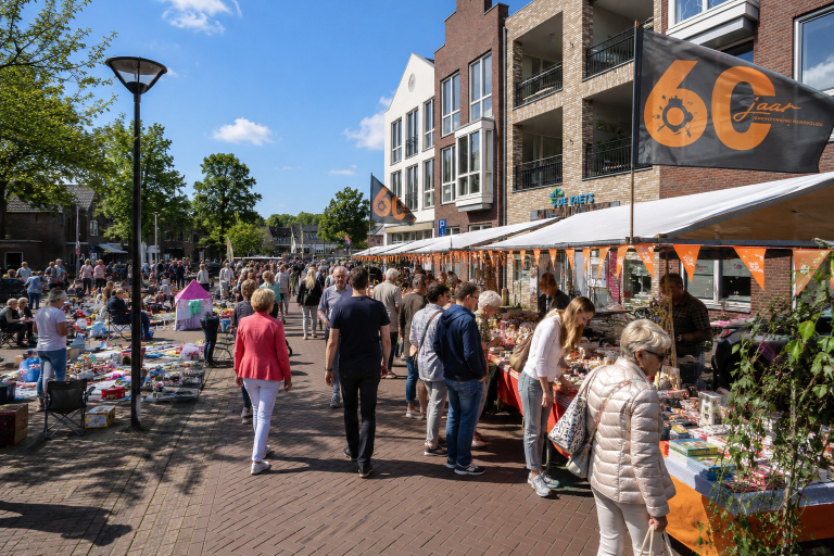 Braderie in de Vendelier Oranjevereniging Renswoude AI
